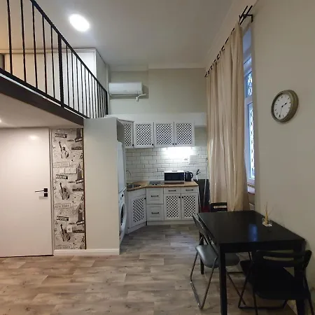 Madam With Ac And The Location * Budapest