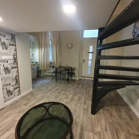 Madam With Ac And The Location Apartment