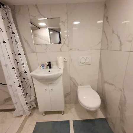 Madam With Ac And The Location * Budapest