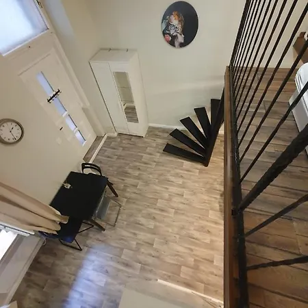 Apartment Madam With Ac And The Location *