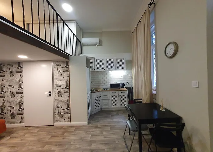 Madam With Ac And The Location * Budapest