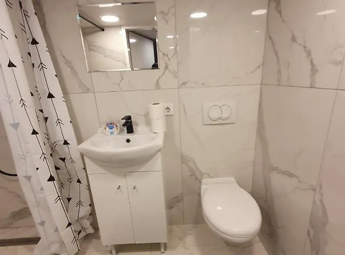 Madam With Ac And The Location * Budapest
